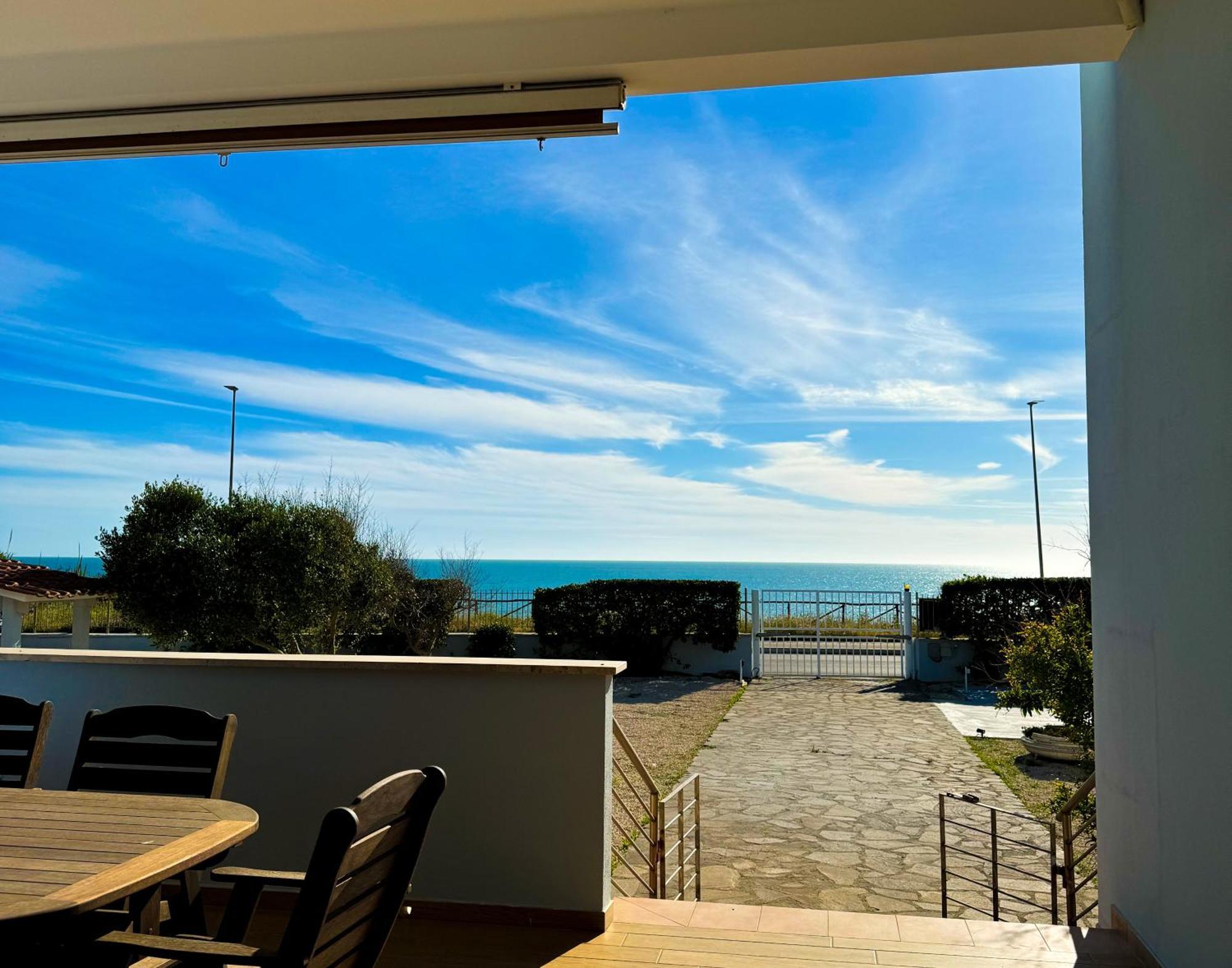 Edo House Anzio - Beachfront - Fronte Mare - Affittacamere Exterior foto